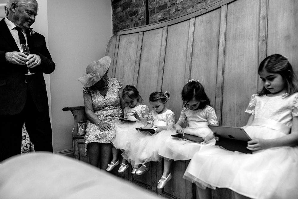 flowers girls playing on tablets