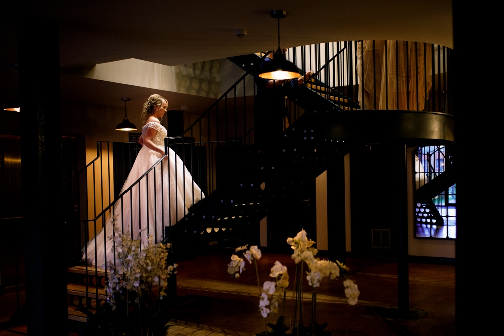 bride walking to the isle