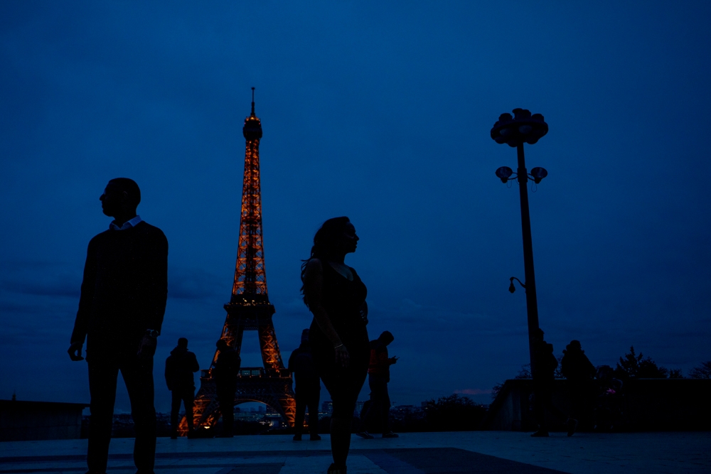 couple shoot in paris