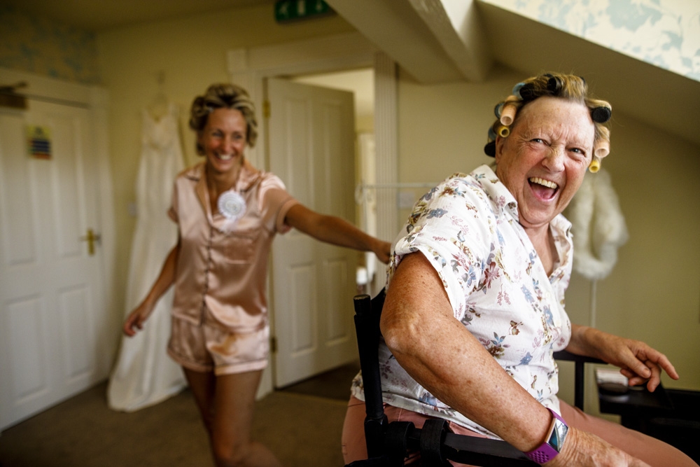 mum and bride laughing