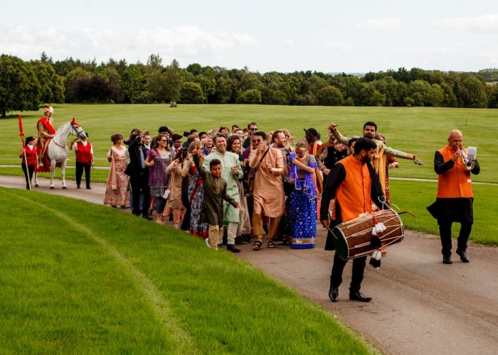 guests arriving at the ceremony 