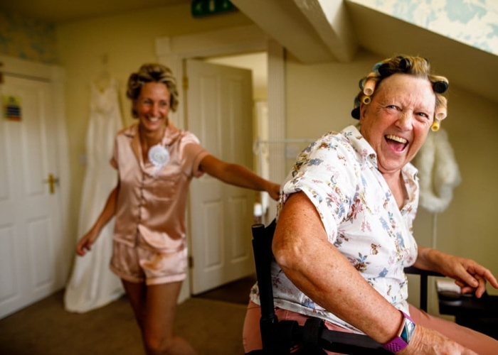 mum and bride laughing